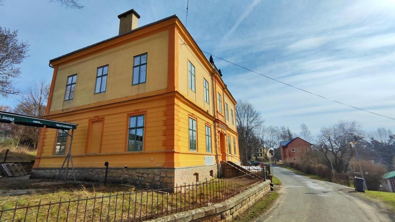 Hotel Stara Skola Mezná Kültér fotó
