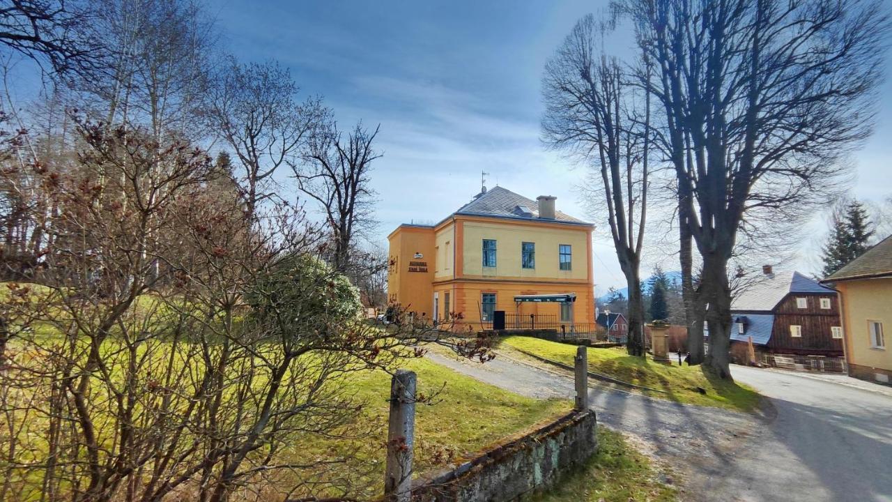 Hotel Stara Skola Mezná Kültér fotó