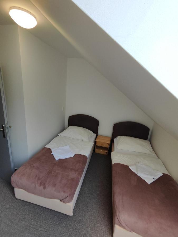Hotel Stara Skola Mezná Kültér fotó